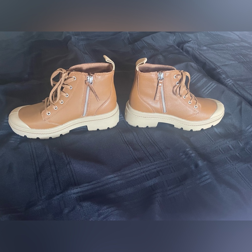 Palladium Pallabase leather boots. Size 7